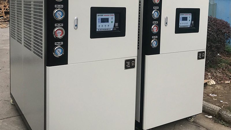 冷水机组冷却水温度控制：关键策略与实施要点**